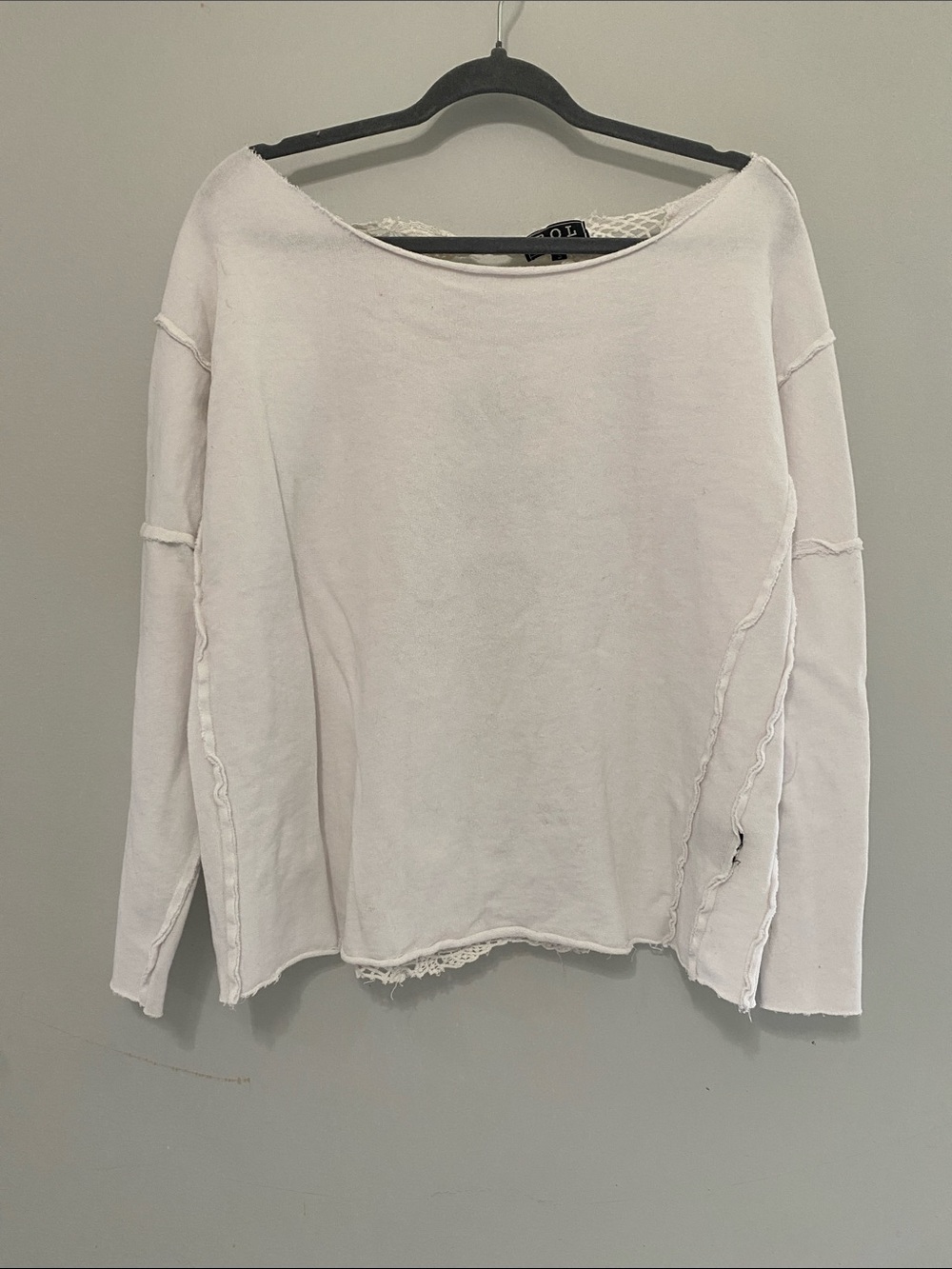 POL Oversized White Raw-Edge Long Sleeve Top with Lace Trim